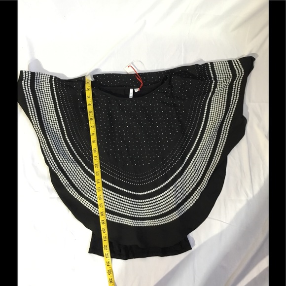 ELLE Crepe Popover Top Black and White NWT - Picture 5 of 10